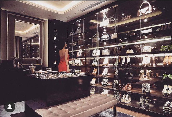 Rich kid và gái đẹp lấy chồng đại gia để lộ 'gia tài' siêu to khổng lồ khi quay story, chụp ảnh trong phòng riêng Rich kid và gái đẹp lấy chồng đại gia để lộ 'gia tài' siêu to khổng lồ khi quay story, chụp ảnh trong phòng riêng