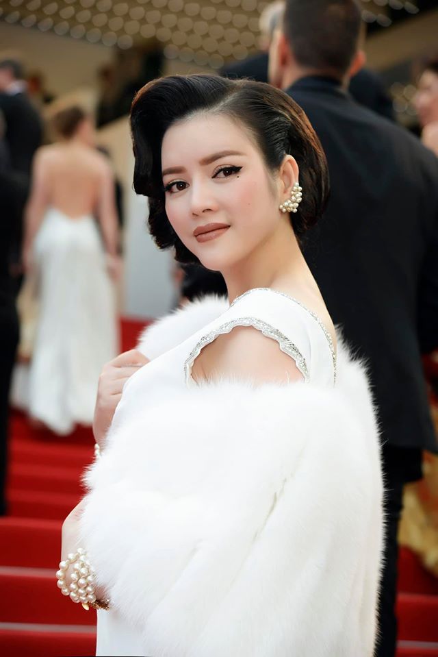 Lý Nhã Kỳ và những lần 'càn quét' thảm đỏ Cannes: Đẳng cấp chẳng kém sao quốc tế, 'gây sốt' nhất là màn đọ sắc bên Phạm Băng Băng - 11 Lý Nhã Kỳ và những lần 'càn quét' thảm đỏ Cannes: Đẳng cấp chẳng kém sao quốc tế, 'gây sốt' nhất là màn đọ sắc bên Phạm Băng Băng - 11