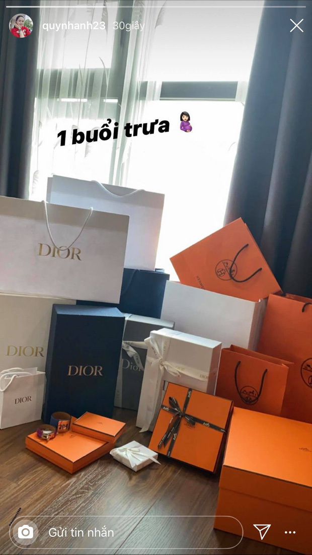 Rich kid và gái đẹp lấy chồng đại gia để lộ 'gia tài' siêu to khổng lồ khi quay story, chụp ảnh trong phòng riêng - 20 Rich kid và gái đẹp lấy chồng đại gia để lộ 'gia tài' siêu to khổng lồ khi quay story, chụp ảnh trong phòng riêng - 20