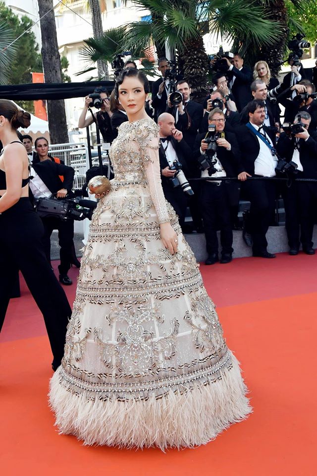 Lý Nhã Kỳ và những lần 'càn quét' thảm đỏ Cannes: Đẳng cấp chẳng kém sao quốc tế, 'gây sốt' nhất là màn đọ sắc bên Phạm Băng Băng - 4 Lý Nhã Kỳ và những lần 'càn quét' thảm đỏ Cannes: Đẳng cấp chẳng kém sao quốc tế, 'gây sốt' nhất là màn đọ sắc bên Phạm Băng Băng - 4