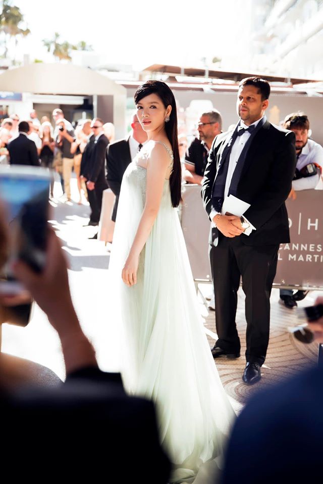 Lý Nhã Kỳ và những lần 'càn quét' thảm đỏ Cannes: Đẳng cấp chẳng kém sao quốc tế, 'gây sốt' nhất là màn đọ sắc bên Phạm Băng Băng - 16 Lý Nhã Kỳ và những lần 'càn quét' thảm đỏ Cannes: Đẳng cấp chẳng kém sao quốc tế, 'gây sốt' nhất là màn đọ sắc bên Phạm Băng Băng - 16