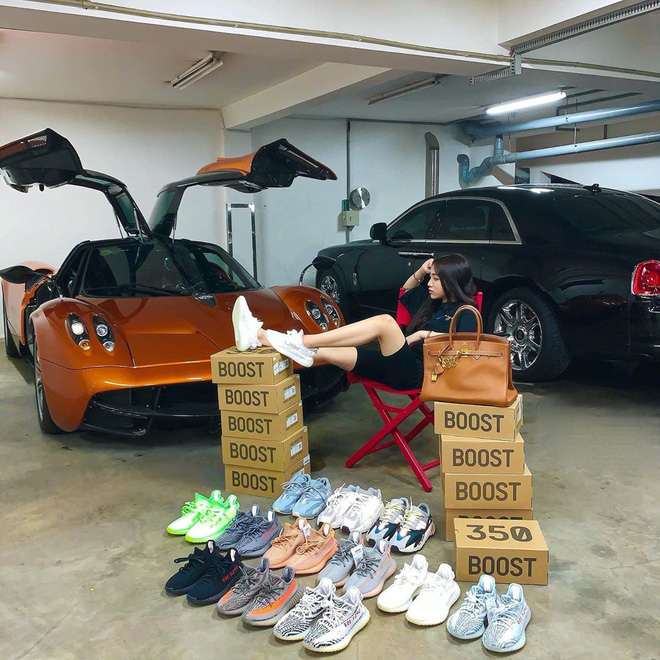 Rich kid và gái đẹp lấy chồng đại gia để lộ 'gia tài' siêu to khổng lồ khi quay story, chụp ảnh trong phòng riêng - 13 Rich kid và gái đẹp lấy chồng đại gia để lộ 'gia tài' siêu to khổng lồ khi quay story, chụp ảnh trong phòng riêng - 13