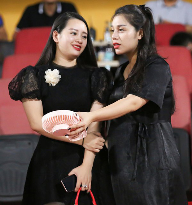 Chuyện bầu bì vẫn không 'hạ bệ' được nhan sắc của dàn WAGs Việt, có người còn mặn mà hơn lúc chưa chồng - 8 Chuyện bầu bì vẫn không 'hạ bệ' được nhan sắc của dàn WAGs Việt, có người còn mặn mà hơn lúc chưa chồng - 8