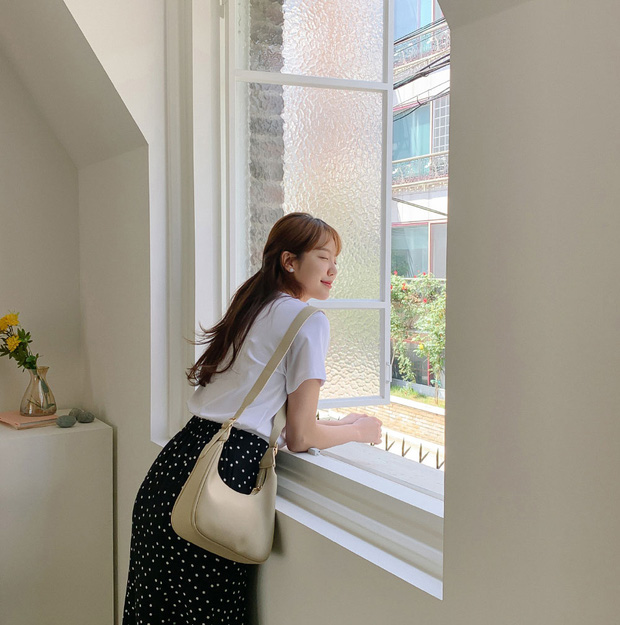 Hè này không cần điên cuồng sắm nhiều túi xách, chị em cứ đầu tư vào đúng 3 mẫu túi này là mặc đẹp trong mọi hoàn cảnh - 11 Hè này không cần điên cuồng sắm nhiều túi xách, chị em cứ đầu tư vào đúng 3 mẫu túi này là mặc đẹp trong mọi hoàn cảnh - 11