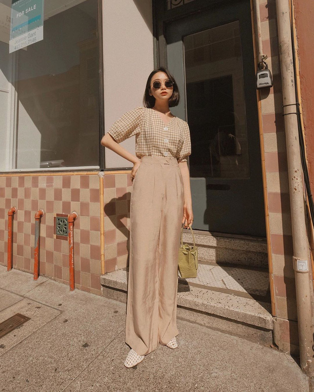 Nắng nóng phát ốm, chị em cứ lôi 5 items nhẹ mát này ra mặc để 'giải nhiệt' mà độ sành điệu vẫn được giữ nguyên - 13 Nắng nóng phát ốm, chị em cứ lôi 5 items nhẹ mát này ra mặc để 'giải nhiệt' mà độ sành điệu vẫn được giữ nguyên - 13