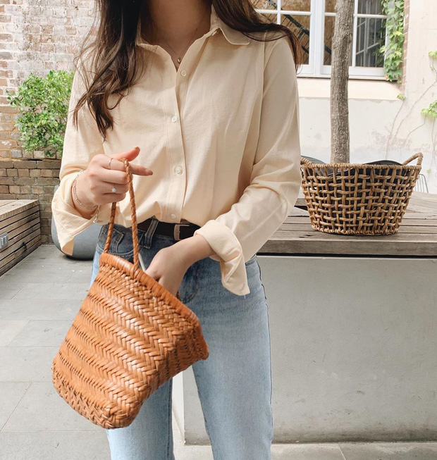 Hè này không cần điên cuồng sắm nhiều túi xách, chị em cứ đầu tư vào đúng 3 mẫu túi này là mặc đẹp trong mọi hoàn cảnh - 3 Hè này không cần điên cuồng sắm nhiều túi xách, chị em cứ đầu tư vào đúng 3 mẫu túi này là mặc đẹp trong mọi hoàn cảnh - 3
