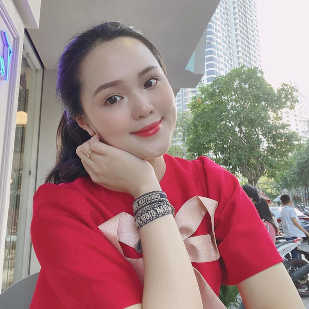 Chuyện bầu bì vẫn không 'hạ bệ' được nhan sắc của dàn WAGs Việt, có người còn mặn mà hơn lúc chưa chồng Chuyện bầu bì vẫn không 'hạ bệ' được nhan sắc của dàn WAGs Việt, có người còn mặn mà hơn lúc chưa chồng