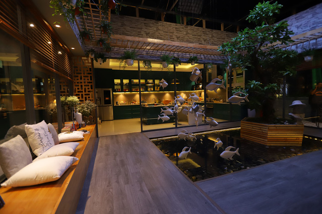 'Tiệc trăng máu' của Thu Trang - Thái Hòa - Kiều Minh Tuấn gây sốc khi chi 3 tỷ dựng penthouse sang chảnh xong lại dỡ bỏ - 4 'Tiệc trăng máu' của Thu Trang - Thái Hòa - Kiều Minh Tuấn gây sốc khi chi 3 tỷ dựng penthouse sang chảnh xong lại dỡ bỏ - 4