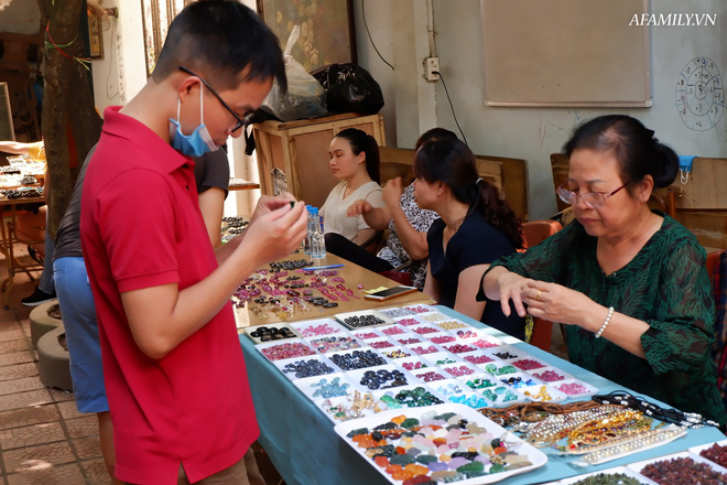 Chỉ họp 1 lần vào Chủ nhật hàng tuần, đây là phiên chợ triệu đô chuyên giao thương các loại đá quý, hiếm ngay giữa lòng Hà Nội - 1 Chỉ họp 1 lần vào Chủ nhật hàng tuần, đây là phiên chợ triệu đô chuyên giao thương các loại đá quý, hiếm ngay giữa lòng Hà Nội - 1