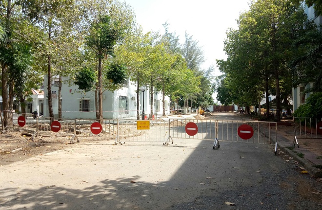 Đình chỉ công tác nhiều cán bộ sau vụ bán hàng rong ở khu cách ly