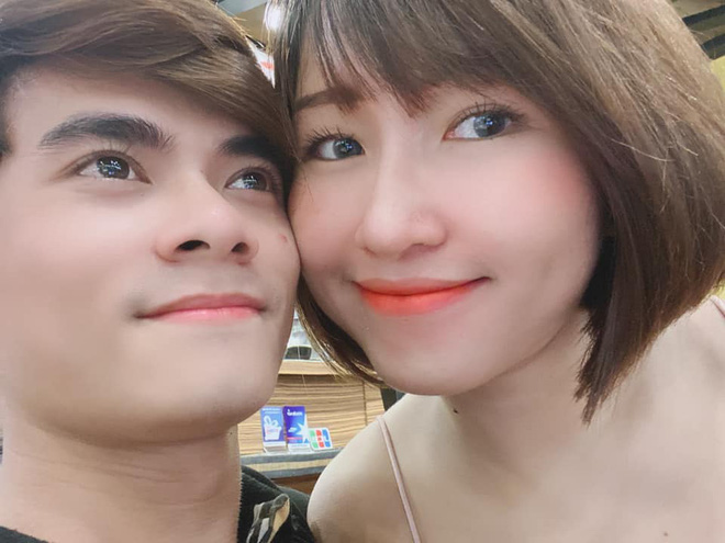Chuyện tình duyên mỗi người mỗi vẻ của hội chị em streamer: Mặc cho thế giới phân phân hợp hợp, trùm cuối vẫn 'lẻ bóng ngàn năm' - 1 Chuyện tình duyên mỗi người mỗi vẻ của hội chị em streamer: Mặc cho thế giới phân phân hợp hợp, trùm cuối vẫn 'lẻ bóng ngàn năm' - 1