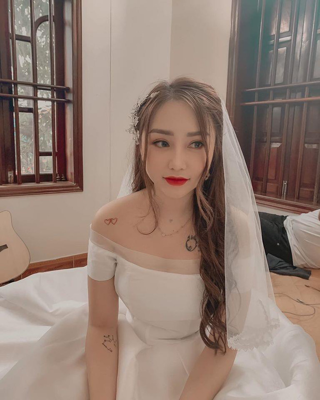 Chuyện tình duyên mỗi người mỗi vẻ của hội chị em streamer: Mặc cho thế giới phân phân hợp hợp, trùm cuối vẫn 'lẻ bóng ngàn năm' - 7 Chuyện tình duyên mỗi người mỗi vẻ của hội chị em streamer: Mặc cho thế giới phân phân hợp hợp, trùm cuối vẫn 'lẻ bóng ngàn năm' - 7