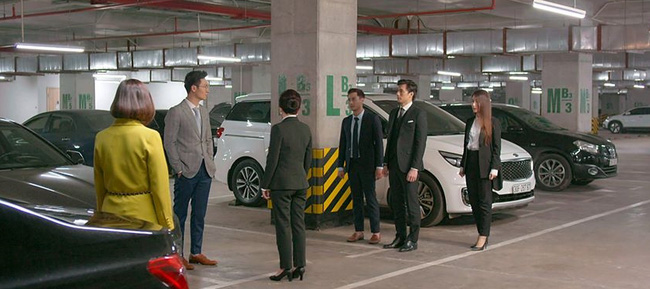 Tình yêu và tham vọng: Lộ ảnh màn đụng độ 'nảy lửa' khiến Linh bị đuổi việc dù sếp Minh hết lòng bảo vệ? Tình yêu và tham vọng: Lộ ảnh màn đụng độ 'nảy lửa' khiến Linh bị đuổi việc dù sếp Minh hết lòng bảo vệ?