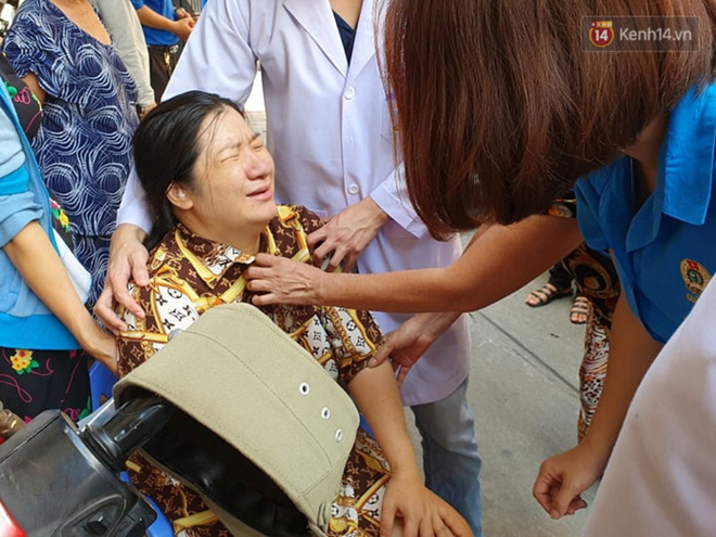 Vừa sinh con 2 ngày, mẹ đau đớn nằm băng ca về nhìn mặt con trai đầu tử nạn vì bị cây đè trúng ở sân trường - 3 Vừa sinh con 2 ngày, mẹ đau đớn nằm băng ca về nhìn mặt con trai đầu tử nạn vì bị cây đè trúng ở sân trường - 3