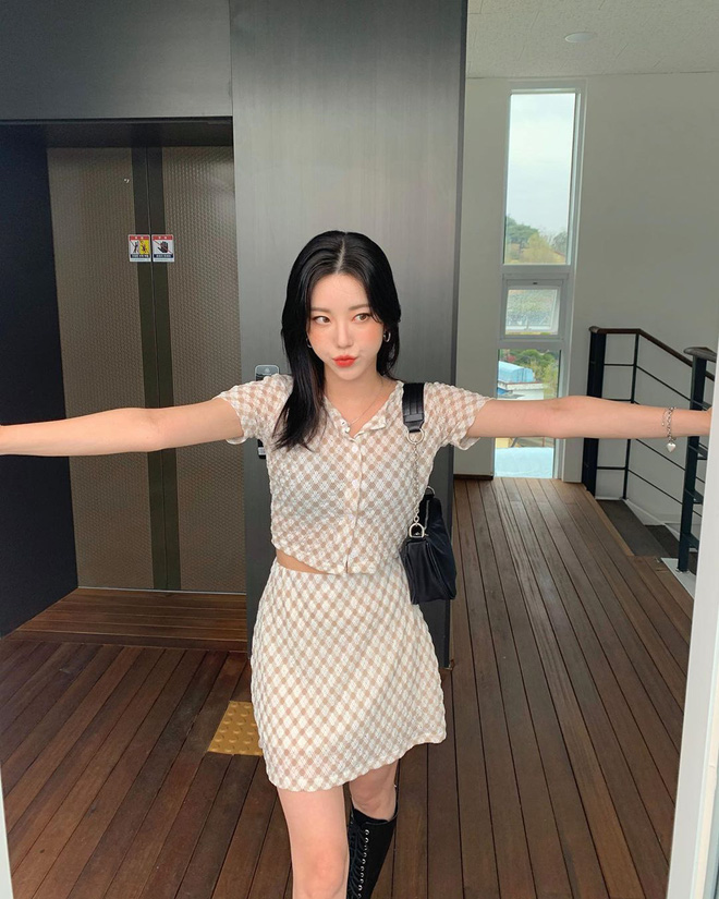 Tội gì sơ vin bức bí khi các nàng có tới 5 cách mix đồ 'thả rông' áo ngoài quần mát mẻ xinh tươi lại dễ diện thế này - 14 Tội gì sơ vin bức bí khi các nàng có tới 5 cách mix đồ 'thả rông' áo ngoài quần mát mẻ xinh tươi lại dễ diện thế này - 14