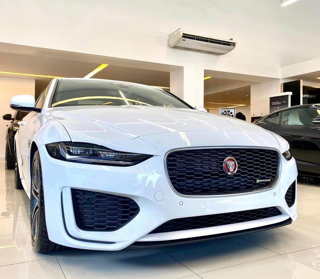 Jaguar XE 2020 cập bến Việt Nam, đấu Mercedes-Benz C-Class và BMW 3-Series Jaguar XE 2020 cập bến Việt Nam, đấu Mercedes-Benz C-Class và BMW 3-Series