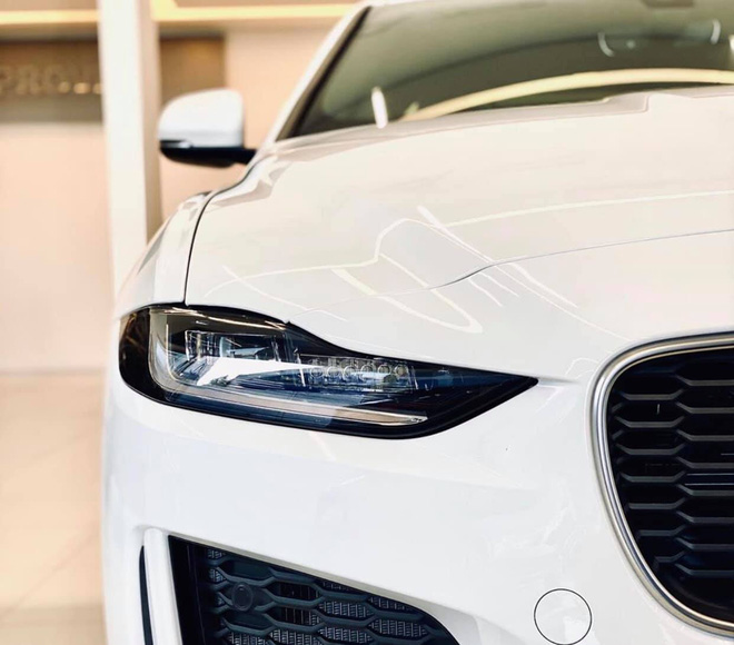 Jaguar XE 2020 cập bến Việt Nam, đấu Mercedes-Benz C-Class và BMW 3-Series - 2 Jaguar XE 2020 cập bến Việt Nam, đấu Mercedes-Benz C-Class và BMW 3-Series - 2