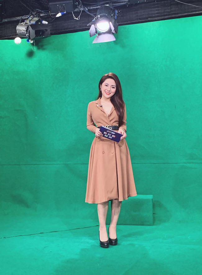 Hình ảnh đời thường xinh đẹp, dịu dàng của nữ MC VTV mắc bệnh ung thư máu ở tuổi 29 khiến khán giả xót xa Hình ảnh đời thường xinh đẹp, dịu dàng của nữ MC VTV mắc bệnh ung thư máu ở tuổi 29 khiến khán giả xót xa