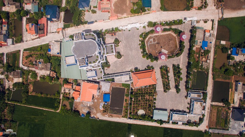 Chủ nhân tòa lâu đài có hẳn sân đỗ trực thăng ở Thái Bình là ai? - 1 Chủ nhân tòa lâu đài có hẳn sân đỗ trực thăng ở Thái Bình là ai? - 1