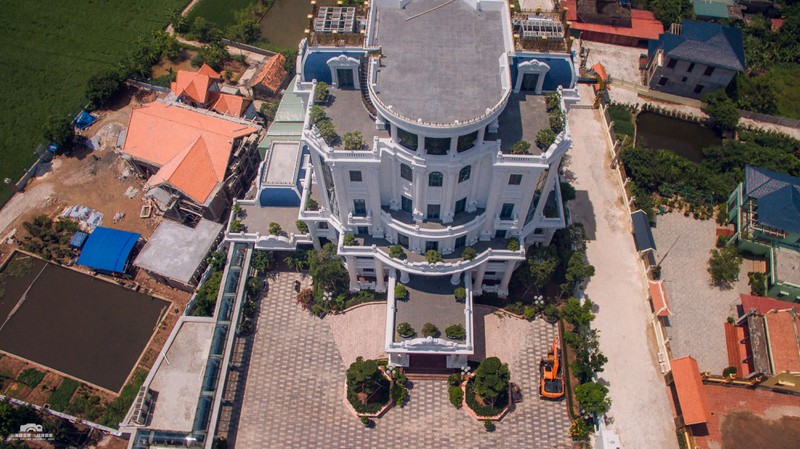 Chủ nhân tòa lâu đài có hẳn sân đỗ trực thăng ở Thái Bình là ai? - 2 Chủ nhân tòa lâu đài có hẳn sân đỗ trực thăng ở Thái Bình là ai? - 2