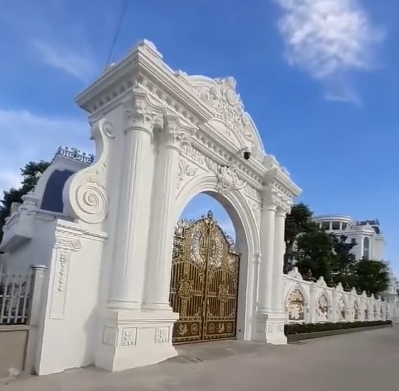 Chủ nhân tòa lâu đài có hẳn sân đỗ trực thăng ở Thái Bình là ai? - 3 Chủ nhân tòa lâu đài có hẳn sân đỗ trực thăng ở Thái Bình là ai? - 3