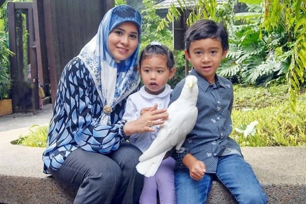 Nàng dâu Lọ Lem của hoàng gia Brunei trong hôn lễ xa hoa bậc nhất châu Á cách đây 16 năm hiện giờ có cuộc sống ra sao? - 5 Nàng dâu Lọ Lem của hoàng gia Brunei trong hôn lễ xa hoa bậc nhất châu Á cách đây 16 năm hiện giờ có cuộc sống ra sao? - 5