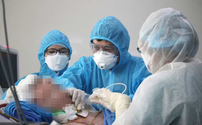 CLIP: Nam phi công người Anh có thể xoay đầu khi nhận y lệnh từ bác sĩ, phục hồi tốt và có hy vọng sống mà không cần ghép phổi - 1 CLIP: Nam phi công người Anh có thể xoay đầu khi nhận y lệnh từ bác sĩ, phục hồi tốt và có hy vọng sống mà không cần ghép phổi - 1