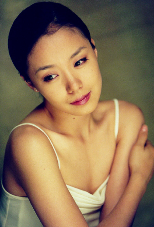 'Ảnh hậu Cannes' Jeon Do Yeon: Phía sau những cảnh nóng bạo liệt trên màn ảnh là cuộc hôn nhân viên mãn bên cạnh người đàn ông bình lặng và bao dung 'Ảnh hậu Cannes' Jeon Do Yeon: Phía sau những cảnh nóng bạo liệt trên màn ảnh là cuộc hôn nhân viên mãn bên cạnh người đàn ông bình lặng và bao dung
