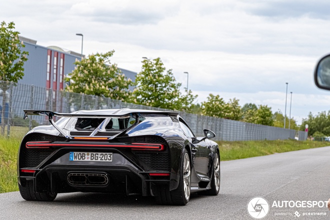 Siêu xe hàng độc Bugatti Chiron Pur Sport đầu tiên ra biển số - 1 Siêu xe hàng độc Bugatti Chiron Pur Sport đầu tiên ra biển số - 1