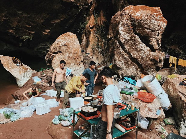 Chàng trai lần đầu tiết lộ nhiều sự thật ít biết về 'hố tử thần' cao nhất Việt Nam, khẳng định nhiều bài đăng trên MXH đưa thông tin sai lệch gây hiểu lầm - 17 Chàng trai lần đầu tiết lộ nhiều sự thật ít biết về 'hố tử thần' cao nhất Việt Nam, khẳng định nhiều bài đăng trên MXH đưa thông tin sai lệch gây hiểu lầm - 17