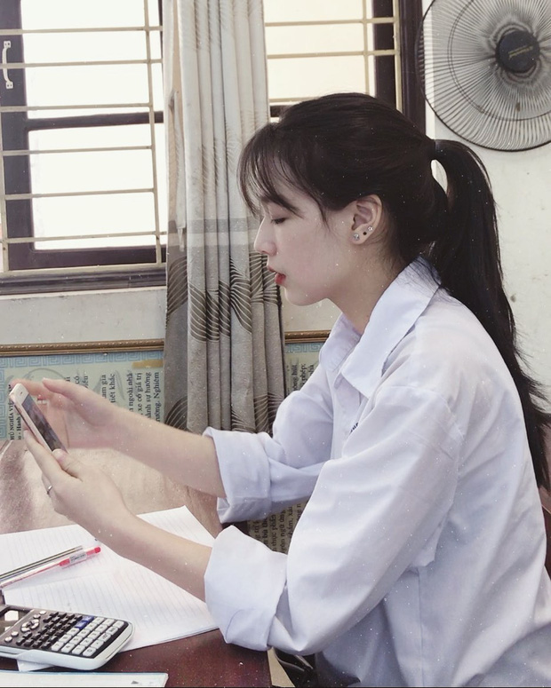 Chùm ảnh: Nhan sắc của loạt gái xinh bàn bên khiến đám con trai không còn muốn crush nữ sinh trường ngoài - 9 Chùm ảnh: Nhan sắc của loạt gái xinh bàn bên khiến đám con trai không còn muốn crush nữ sinh trường ngoài - 9