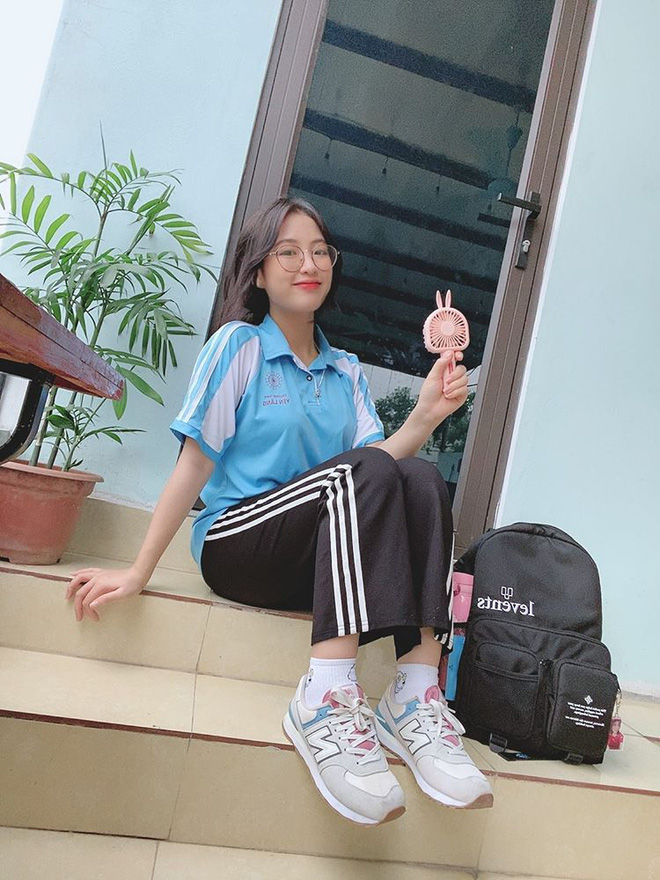 Chùm ảnh: Nhan sắc của loạt gái xinh bàn bên khiến đám con trai không còn muốn crush nữ sinh trường ngoài - 2 Chùm ảnh: Nhan sắc của loạt gái xinh bàn bên khiến đám con trai không còn muốn crush nữ sinh trường ngoài - 2