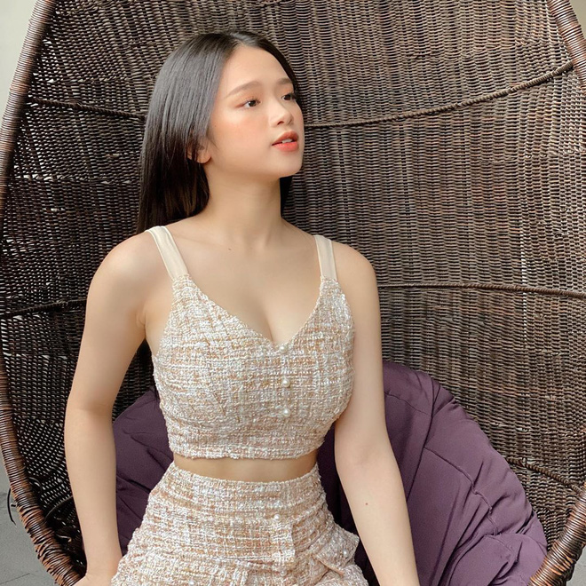 Linh Ka chỉ cao 'ba mét bẻ đôi' nhưng lên ảnh vẫn cao ráo nhờ 3 tuyệt kỹ lên đồ hack chân dài cực đỉnh - 7 Linh Ka chỉ cao 'ba mét bẻ đôi' nhưng lên ảnh vẫn cao ráo nhờ 3 tuyệt kỹ lên đồ hack chân dài cực đỉnh - 7