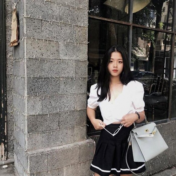Mới 16 tuổi, con gái út NSƯT Chiều Xuân đã khoe hình ảnh 'khóa môi' tình tứ bạn trai DJ - 2 Mới 16 tuổi, con gái út NSƯT Chiều Xuân đã khoe hình ảnh 'khóa môi' tình tứ bạn trai DJ - 2