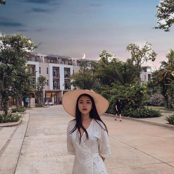 Mới 16 tuổi, con gái út NSƯT Chiều Xuân đã khoe hình ảnh 'khóa môi' tình tứ bạn trai DJ - 3 Mới 16 tuổi, con gái út NSƯT Chiều Xuân đã khoe hình ảnh 'khóa môi' tình tứ bạn trai DJ - 3