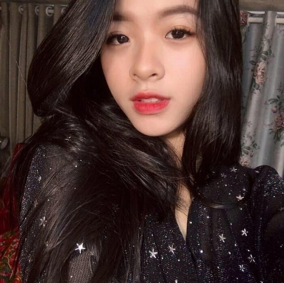 Mới 16 tuổi, con gái út NSƯT Chiều Xuân đã khoe hình ảnh 'khóa môi' tình tứ bạn trai DJ - 4 Mới 16 tuổi, con gái út NSƯT Chiều Xuân đã khoe hình ảnh 'khóa môi' tình tứ bạn trai DJ - 4