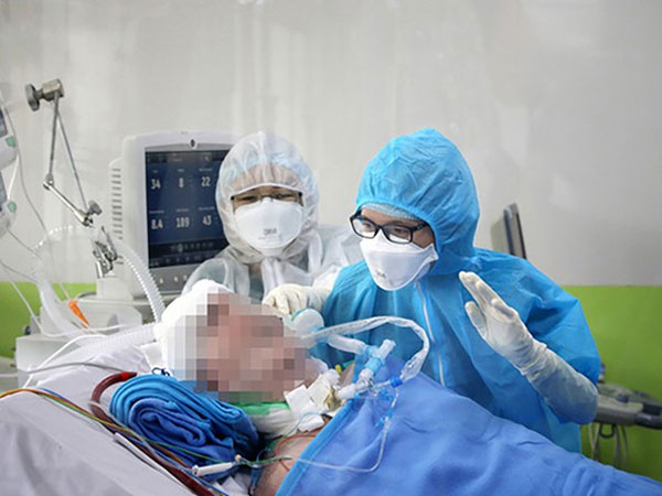 Phi công người Anh đã tỉnh, chức năng thận khá hơn Phi công người Anh đã tỉnh, chức năng thận khá hơn