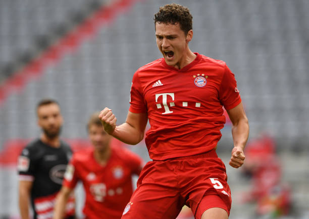 Lewandowski lập cú đúp, Bayern Munich thắng 5 sao trên sân nhà Lewandowski lập cú đúp, Bayern Munich thắng 5 sao trên sân nhà