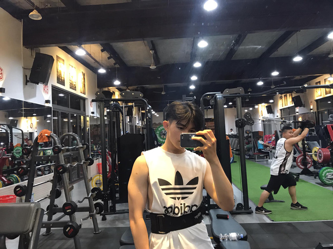 Nam sinh 2002 đẹp trai như tài tử Hong Kong, body săn chắc 6 múi - 4 Nam sinh 2002 đẹp trai như tài tử Hong Kong, body săn chắc 6 múi - 4