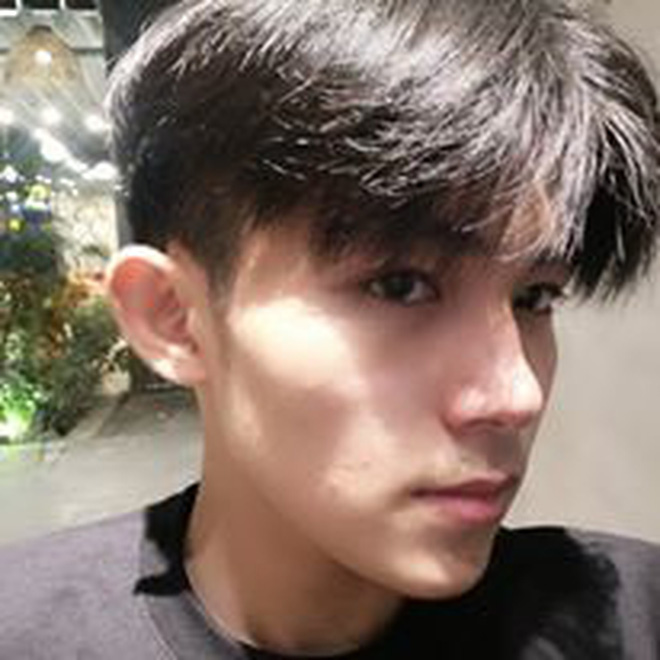 Nam sinh 2002 đẹp trai như tài tử Hong Kong, body săn chắc 6 múi - 1 Nam sinh 2002 đẹp trai như tài tử Hong Kong, body săn chắc 6 múi - 1