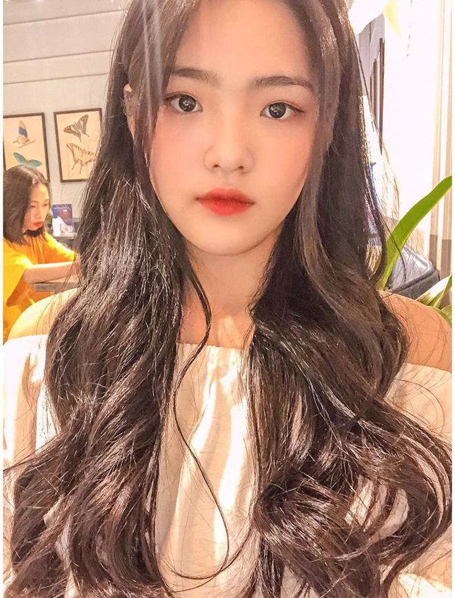 Xinh xuất thần trên sóng Đường lên đỉnh Olympia, nữ sinh giật spotlight hơn cả chủ nhân nguyệt quế - 1 Xinh xuất thần trên sóng Đường lên đỉnh Olympia, nữ sinh giật spotlight hơn cả chủ nhân nguyệt quế - 1