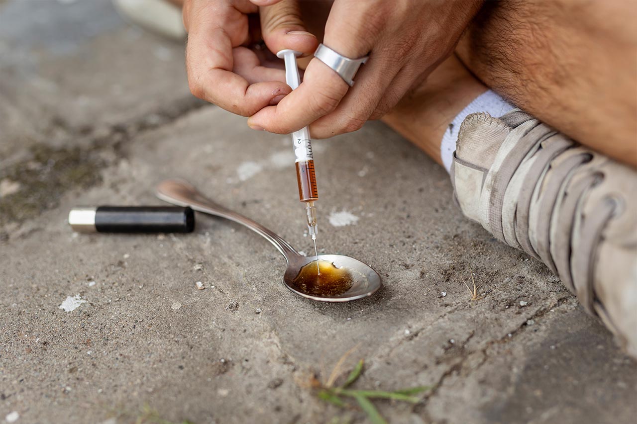 Điều gì xảy ra với cơ thể khi sử dụng heroin? Điều gì xảy ra với cơ thể khi sử dụng heroin?