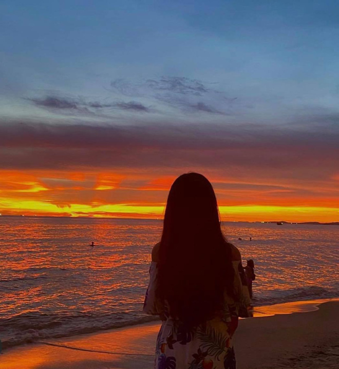 Đăng ảnh chụp cùng hoàng hôn thiếu sáng, công chúa lớn nhà MC Quyền Linh vẫn khiến dân tình xôn xao với style đậm chất mỹ nhân Hong Kong - 2 Đăng ảnh chụp cùng hoàng hôn thiếu sáng, công chúa lớn nhà MC Quyền Linh vẫn khiến dân tình xôn xao với style đậm chất mỹ nhân Hong Kong - 2