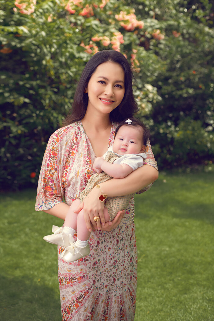 Diễn viên ‘Cánh đồng bất tận’ tiết lộ cuộc sống bận rộn với 3 nhóc tì nhỏ - 4 Diễn viên ‘Cánh đồng bất tận’ tiết lộ cuộc sống bận rộn với 3 nhóc tì nhỏ - 4