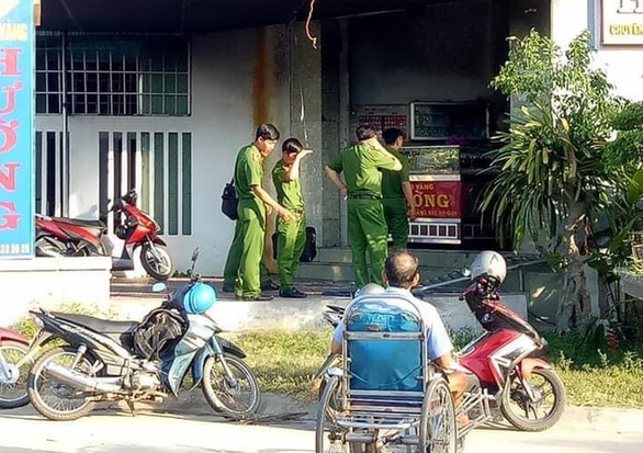 Không vay được tiền, em mang xăng đến đốt tiệm vàng của anh trai Không vay được tiền, em mang xăng đến đốt tiệm vàng của anh trai
