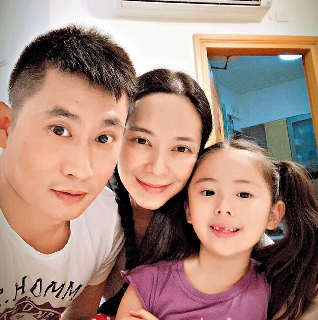Mỹ nhân Hoa ngữ và những cuộc hôn nhân bất ngờ: Người vật vã vì chồng trẻ ngoại tình, kẻ mang danh 'tiểu tam' nhưng lại tìm được hạnh phúc - 5 Mỹ nhân Hoa ngữ và những cuộc hôn nhân bất ngờ: Người vật vã vì chồng trẻ ngoại tình, kẻ mang danh 'tiểu tam' nhưng lại tìm được hạnh phúc - 5