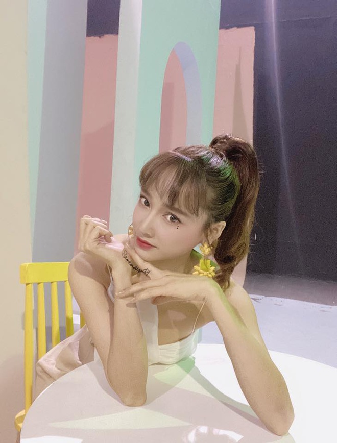 Nhã Phương ngày càng sụt cân Nhã Phương ngày càng sụt cân
