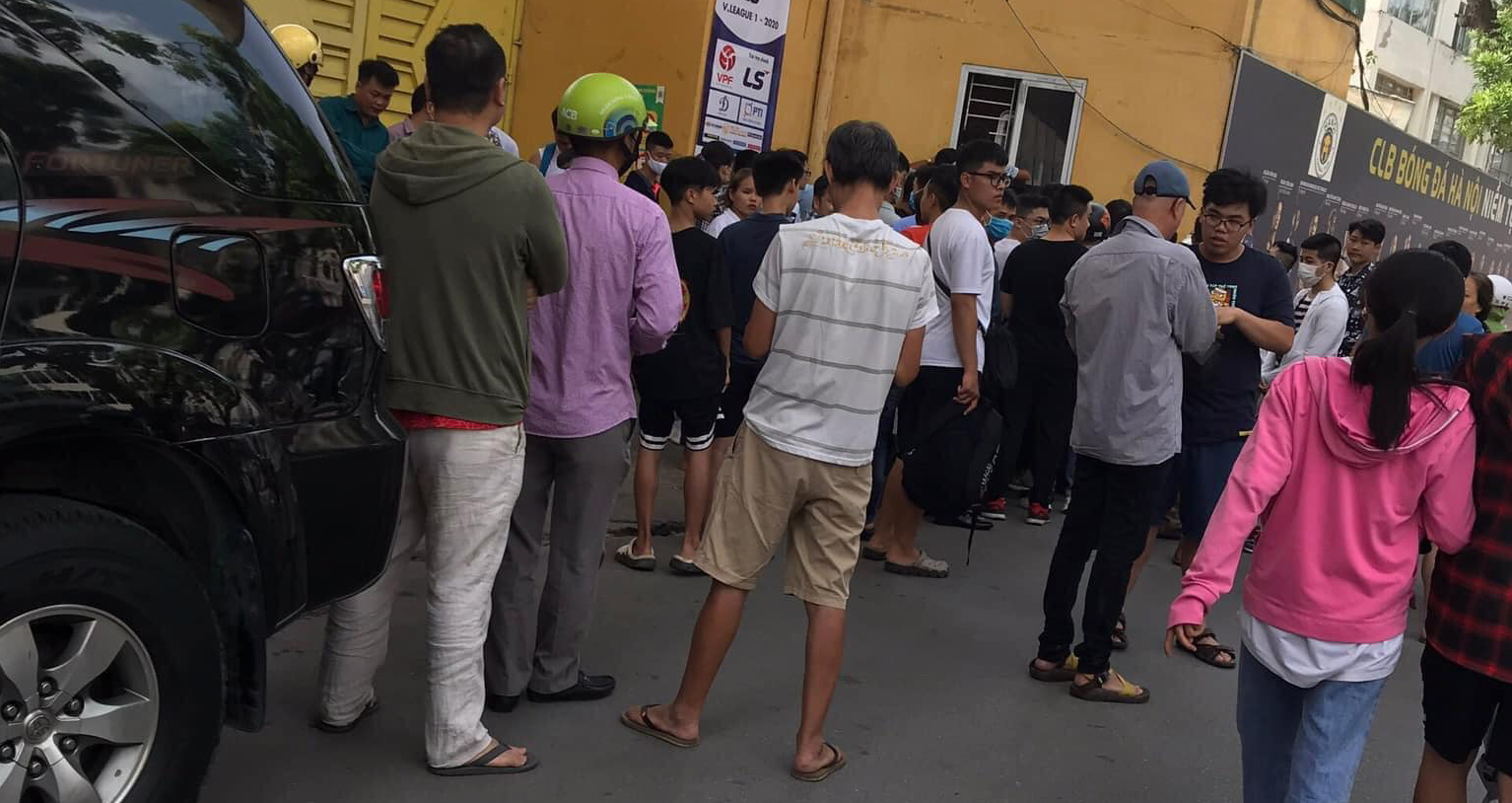 'Sốt' vé trận CLB Hà Nội đấu HAGL 'Sốt' vé trận CLB Hà Nội đấu HAGL
