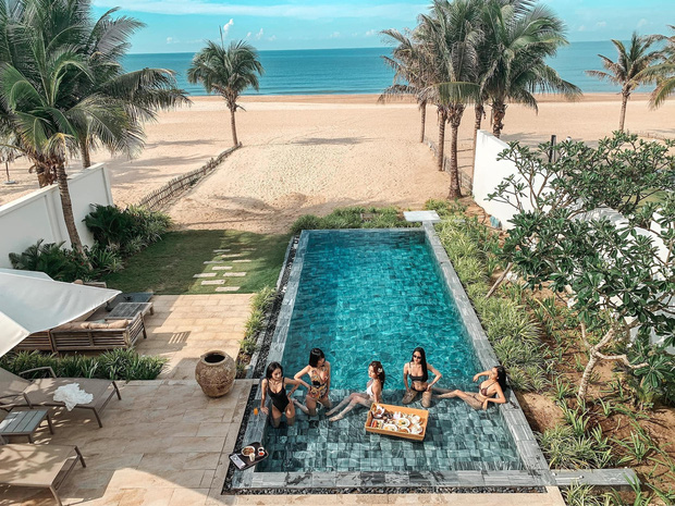 Hội gái đẹp chơi thân rủ nhau diện bikini khoe eo thon chân dài thẳng tắp: Biết nhìn vào ai đây? - 7 Hội gái đẹp chơi thân rủ nhau diện bikini khoe eo thon chân dài thẳng tắp: Biết nhìn vào ai đây? - 7
