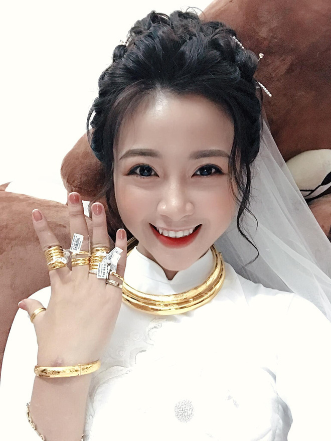 Hội cầu thủ 24, 25 tuổi quá khéo chọn vợ: Không phải ái nữ cựu chủ tịch thì cũng là rich kid du học làm cho công ty gia đình - 12 Hội cầu thủ 24, 25 tuổi quá khéo chọn vợ: Không phải ái nữ cựu chủ tịch thì cũng là rich kid du học làm cho công ty gia đình - 12